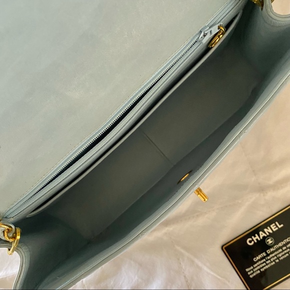 Chanel vintage baby blue Diana bag 25cm - Picture 6 of 12